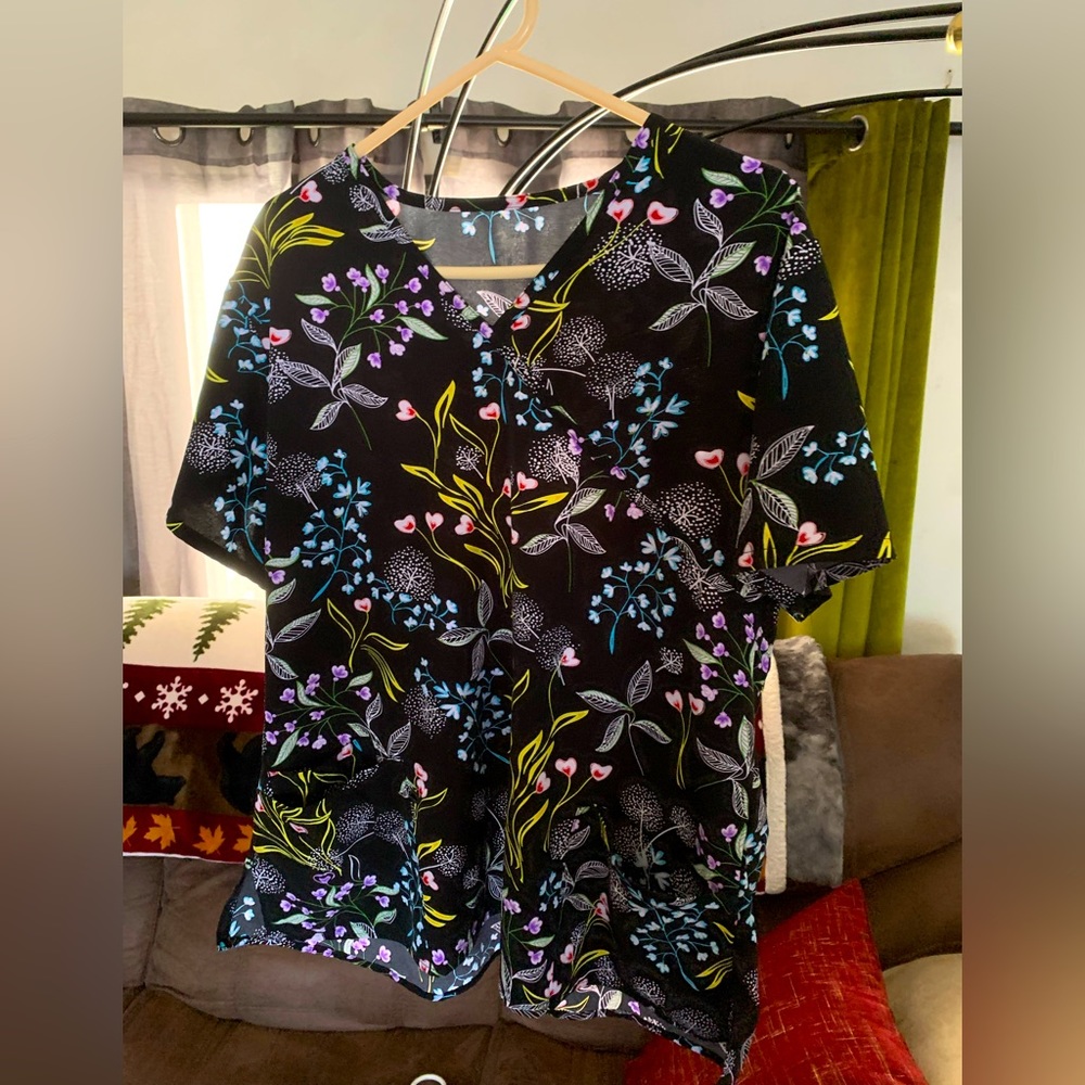 Print scrub shirt